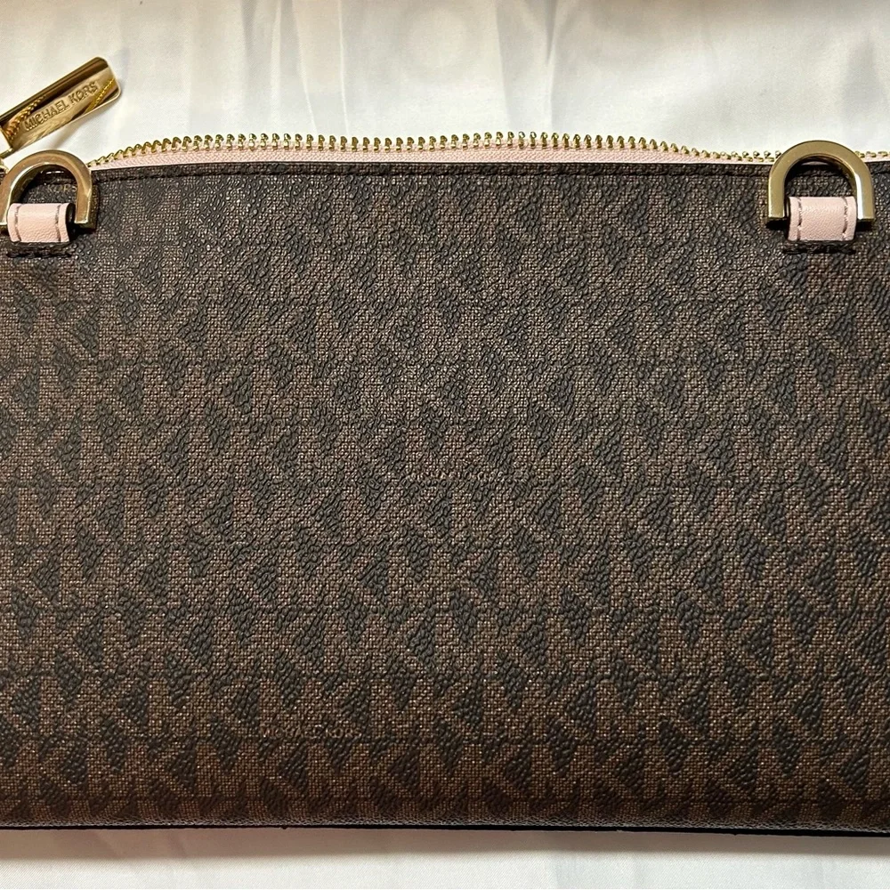 New Michael Kors Maisie
Large Pebbled Leather 2 in-1 Tote
Bag. - Picture 8 of 16